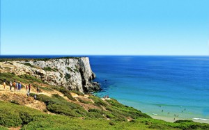Klippor och strand i Portugal